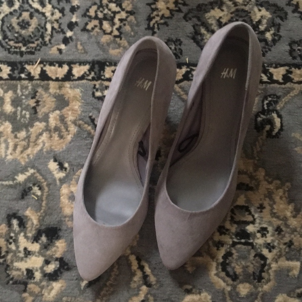 H & M Grey suede pumps - size 9